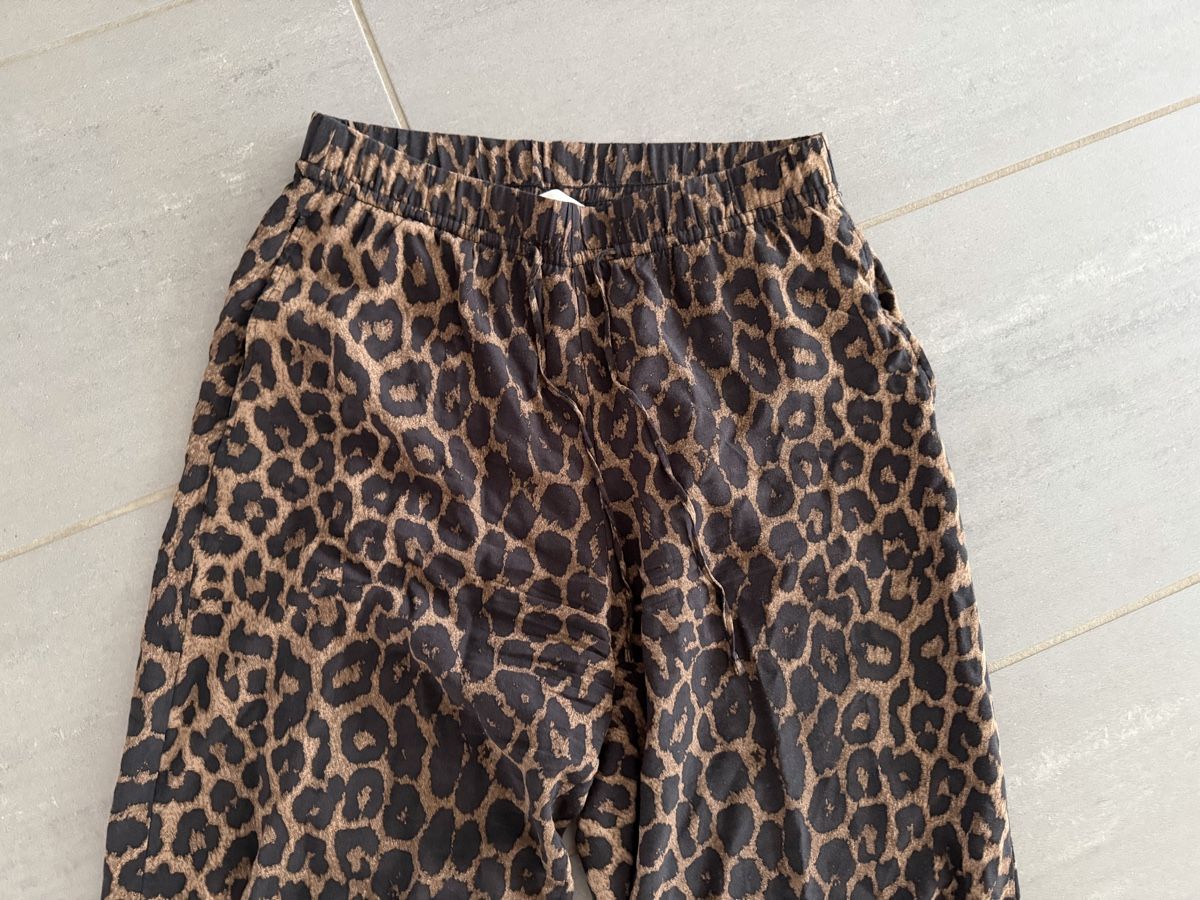 H&M Pantaloni: H&M Leo pants S – Usato da Buchrain venduto da Jasikistler 2