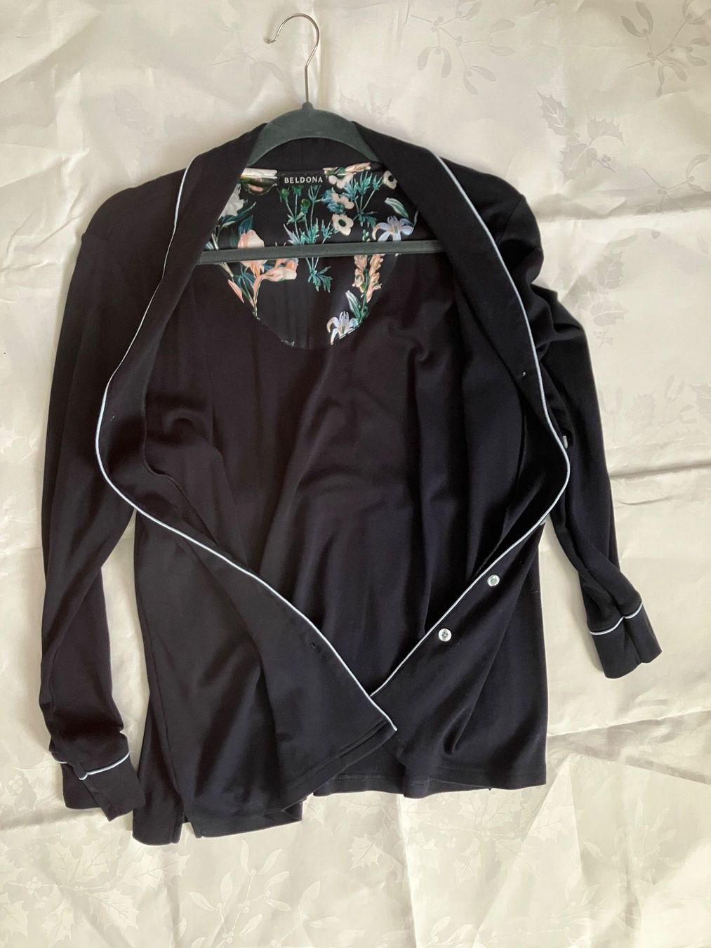 Négligés & Pyjamas: Beldona Pyjamajacke marine Grösse L – D'occasion à Murten par sithiche 1