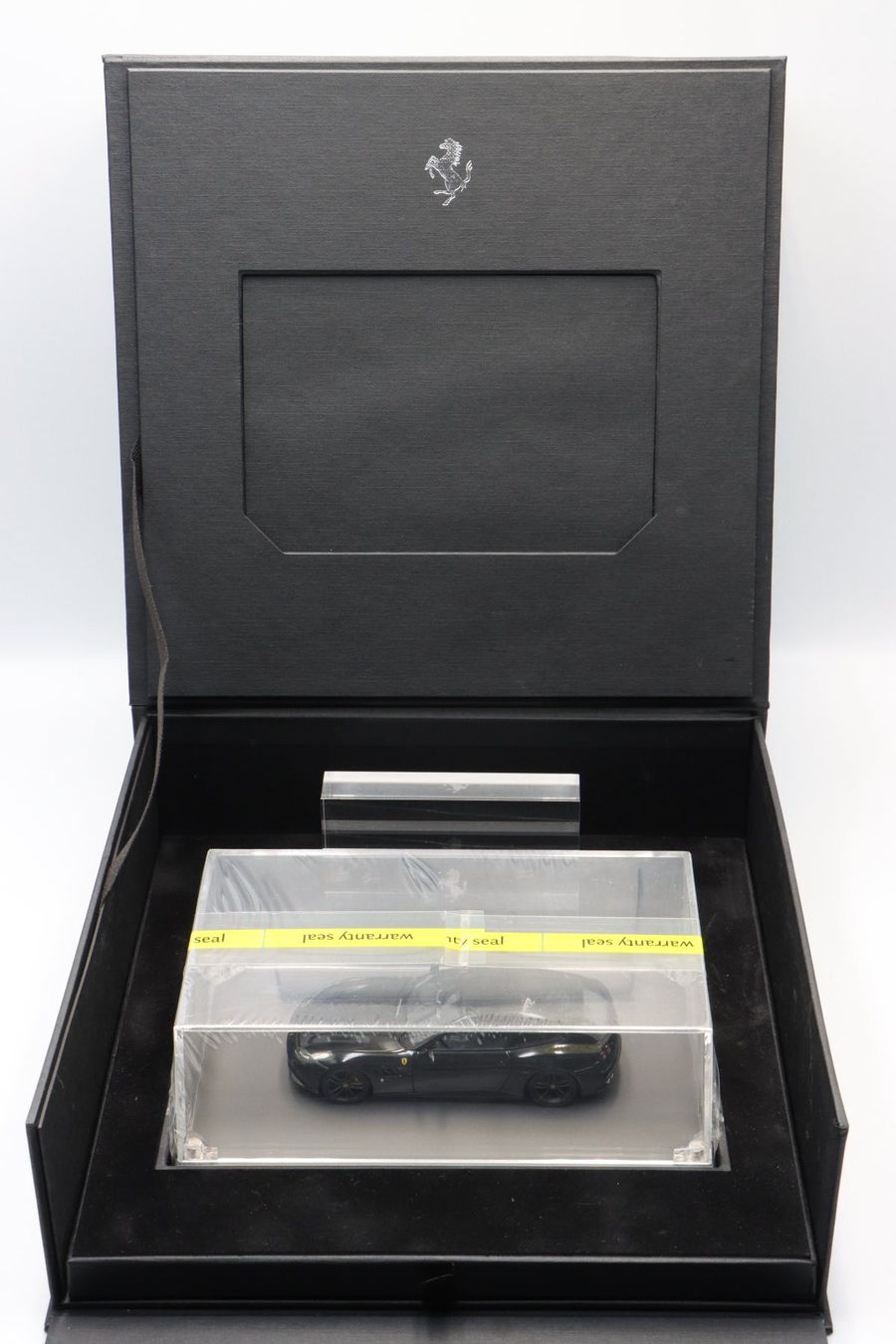 Ferrari Modellini d'auto: Ferrari GTC4 Lusso 2017 Owners Box 1:43 – Nuovo (secondo la descrizione) da Bühl b.Aarberg venduto da modelldiecast