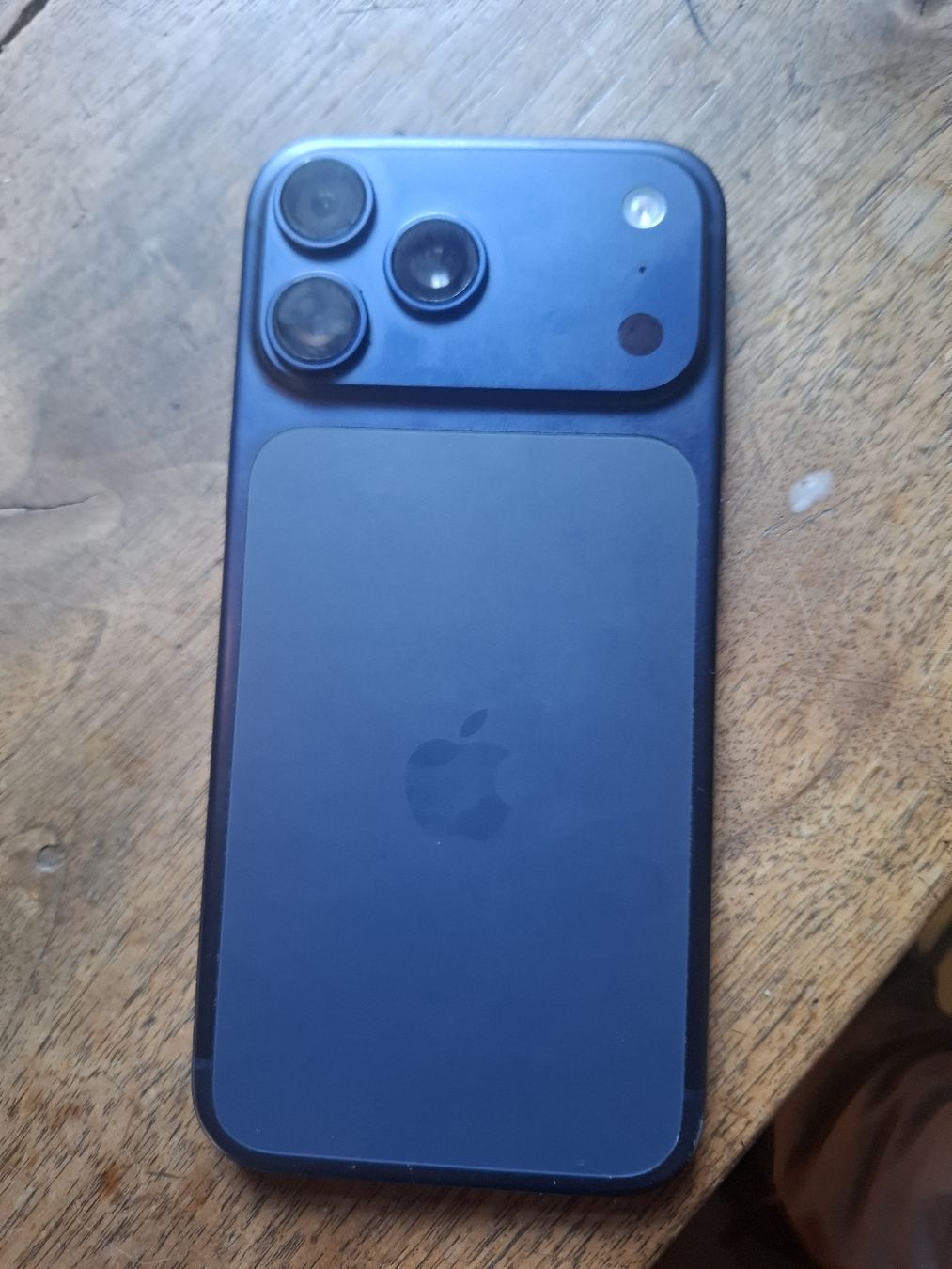 Apple Telefoni cellulari / Smartphones: iPhone 17 pro max pour pieces – Difettoso da Genève venduto da ben_7752 1
