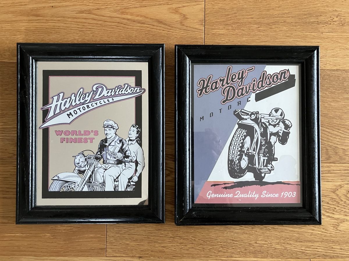 Poster & Bilder: 2 Harley-Davidson Wandbilder gerahmt Set – Gebraucht aus Willisau von son_lq7g