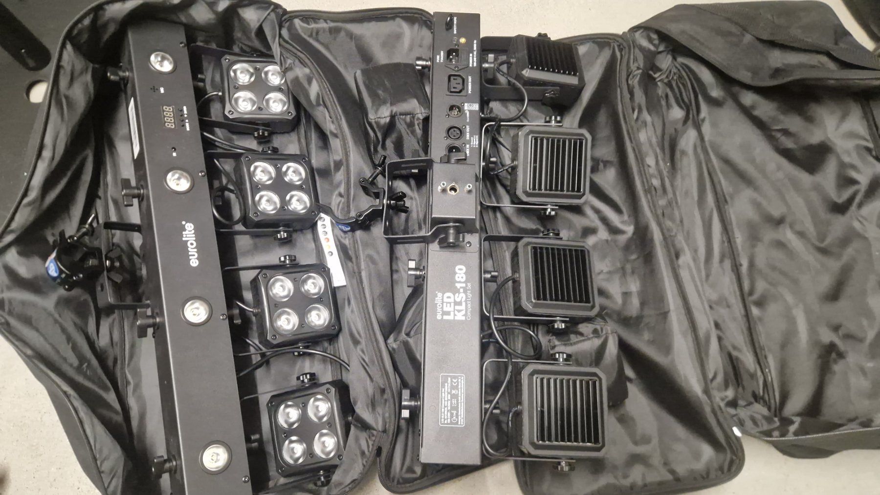 Lampade: 2x Eurolite LED KLS-180 Compact Light Set – Usato da Brunnen venduto da rquadratpi 1