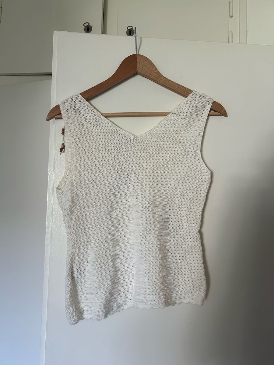 Top: White crochet top with wooden beads  – Usato da Zürich venduto da ori_9dcy 3