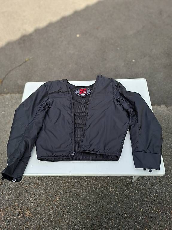 IXS Vestes: Motorradjacke IXS, Grösse M – D'occasion à Kreuzlingen par Norina_8b8d 1