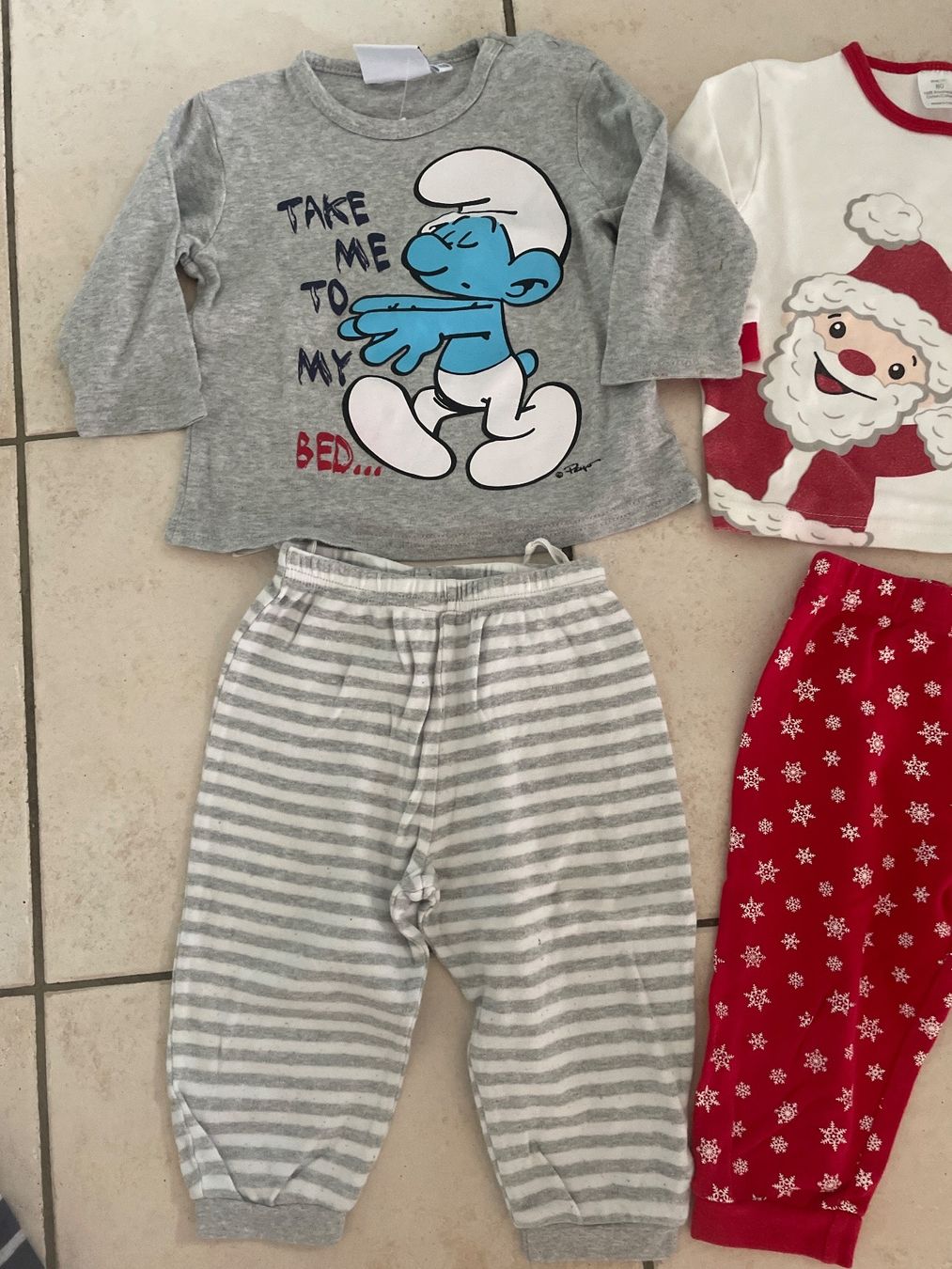 Pigiama & Simili: 2 Pyjamas Schlumpf/Christmas Gr.74/80 – Usato da Obergerlafingen venduto da cabo4 2