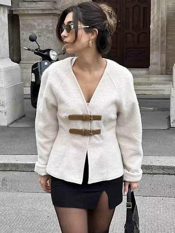 Vestes: Strickjacke mit Schnallen, Gr. M – D'occasion à Dietlikon par lizz.yy