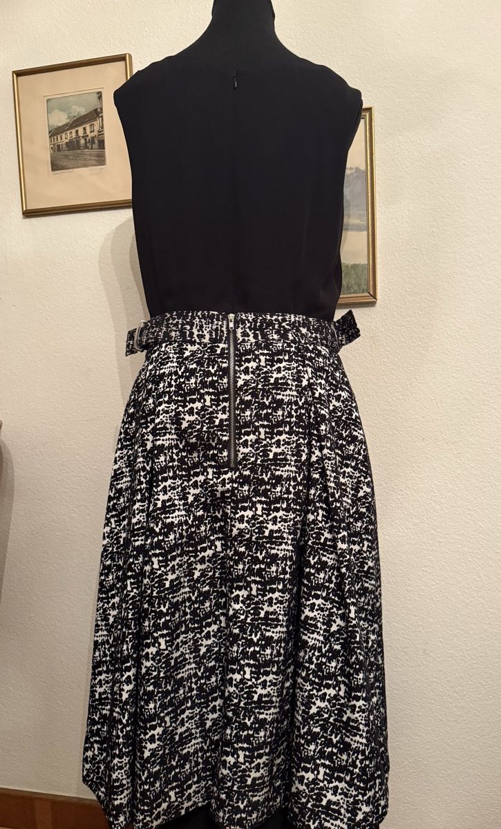 H&M Röcke: Jupe H&M – Neu (gemäss Beschreibung) aus Neuchâtel von ass_gdc7 1