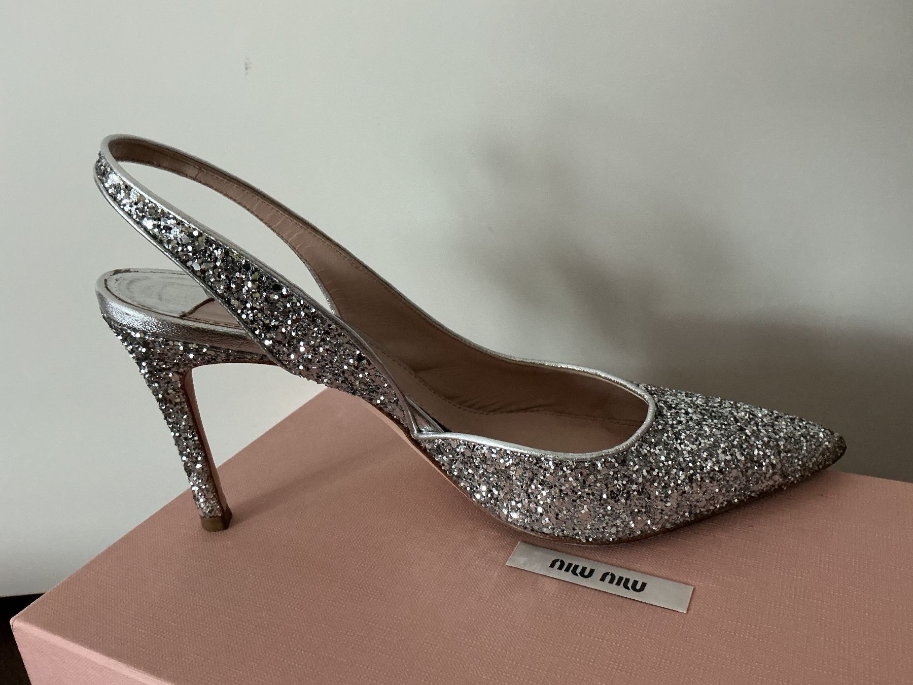 Miu Miu Scarpe da donna: MIU MIU  glitter pumps 38 – Nuovo (secondo la descrizione) da Basel venduto da 18Inspiration