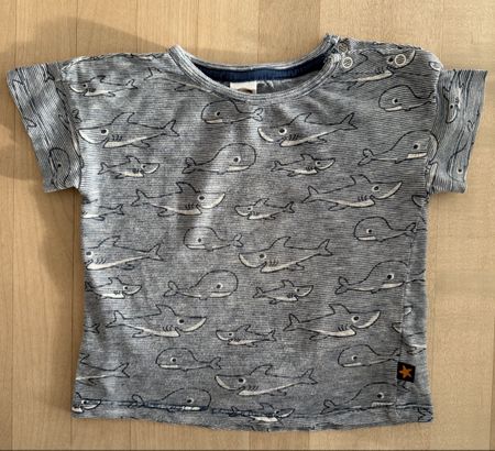 Süsses T-Shirt mit Hai-Motiv, Grösse 68, Bio-Baumwolle 🦈