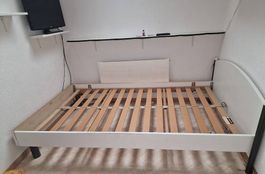 Bettgestell mit Lättlirost