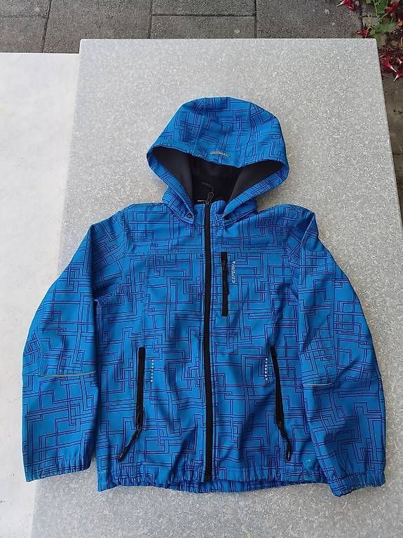 Giacche & Cappotti: Softshell Jacke mit Kapuze in Grösse 140 – Usato da Eschlikon TG venduto da schwellbi