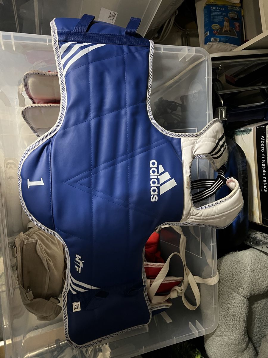 Protezioni & Imbottiture: Brustschutz martial arts adidas – Usato da Luzern venduto da Lexcmi