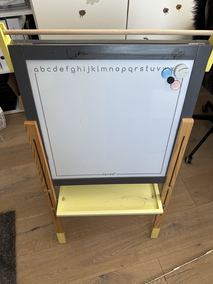 Chevalets: Janod Kindertafel doppelseitig – D'occasion à Herzogenbuchsee par GyK87