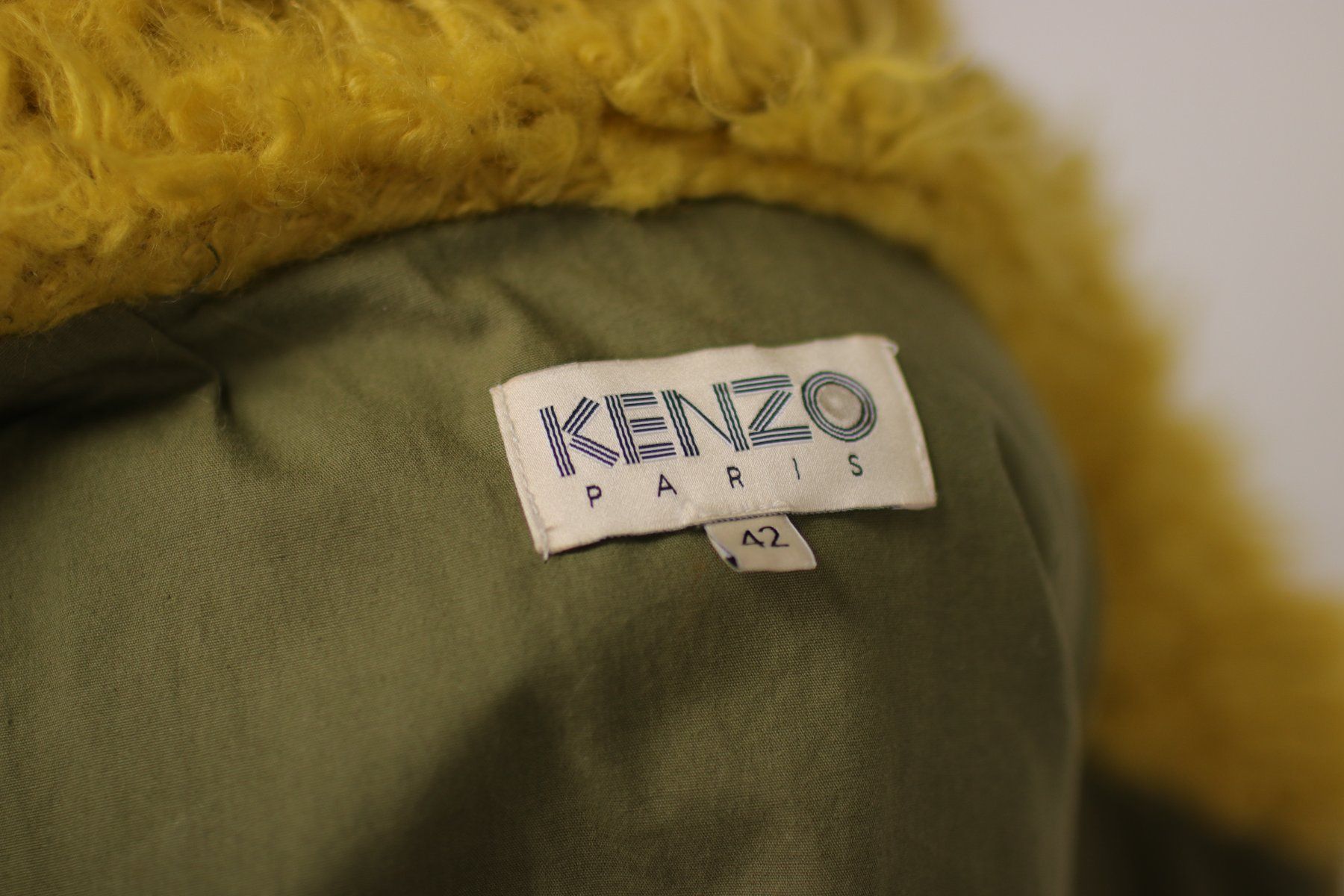 Kenzo Giacche: 1990s cropped Kenzo Fluffy Jacket - Size S-M – Usato da Hombrechtikon venduto da BAZ-Vintage 4