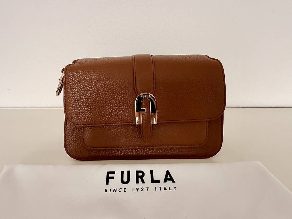 Furla Taschen für Damen: FURLA Umhängetasche – Gebraucht aus Dübendorf von vici04