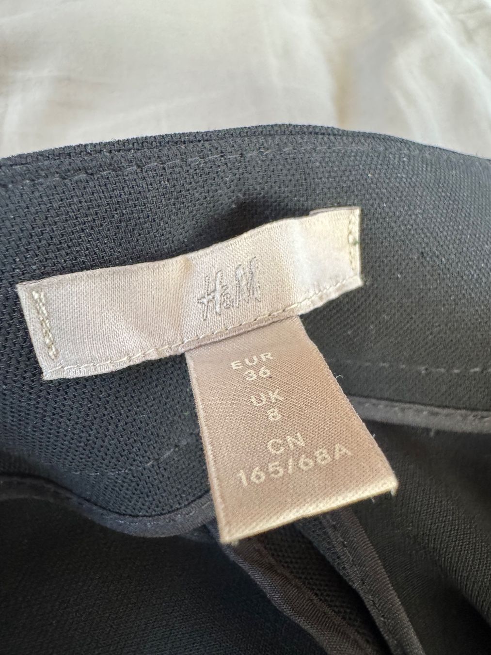 H&M Pantaloni: H&M Black Pants Size 36 – Usato da Jonen venduto da alanwales 1