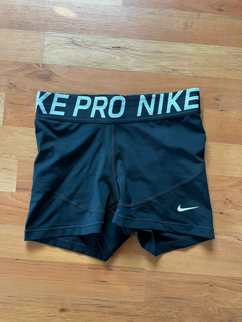 Leggings: Nike Pro Shorts – Usato da Seuzach venduto da anina.k