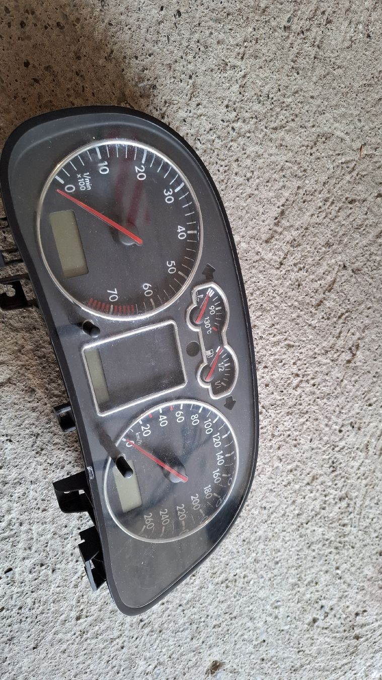 Volkswagen Tutti pezzi di ricambio auto: Tacho VW Golf  4 1.6 sr – Usato da Aefligen venduto da nai_8hsv