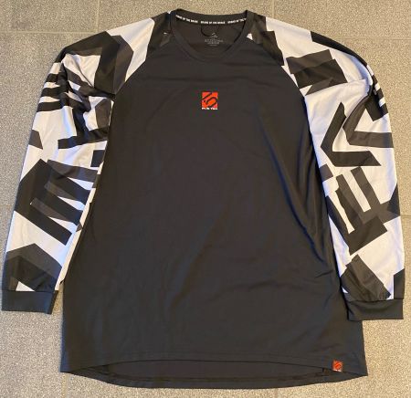 Adidas Five Ten Langarmshirt schwarz weiss Grösse XL