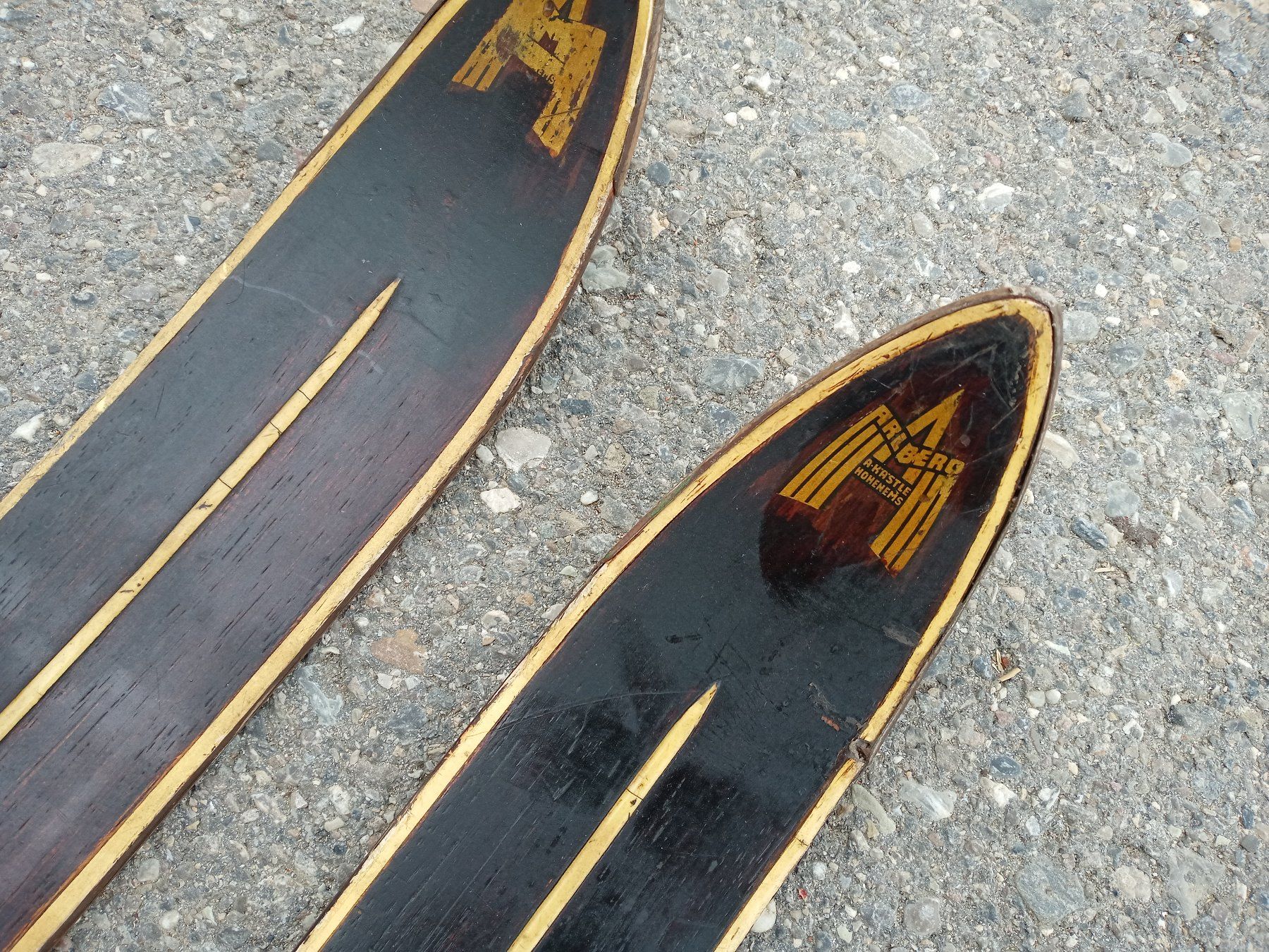 Skis: Ski, alte Holzski – Gebraucht aus Prez-vers-Siviriez von Monija70 2