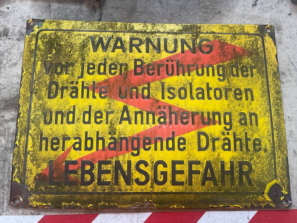 Nasser boden vorsicht -Fotos und -Bildmaterial in hoher Auflösung