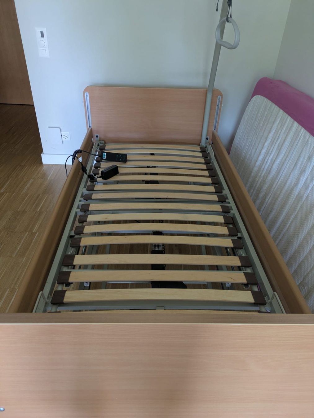 Letti: Pflegebett elektrisch "aks-S4" – Usato da Bergdietikon venduto da Ralz 1