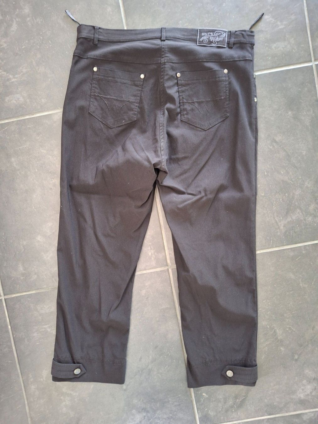 Pantaloni: Schwarze Hose,Grösse 48, Top Zustand – Nuovo (secondo la descrizione) da WALTERSWIL SO venduto da thb_ybm8 1