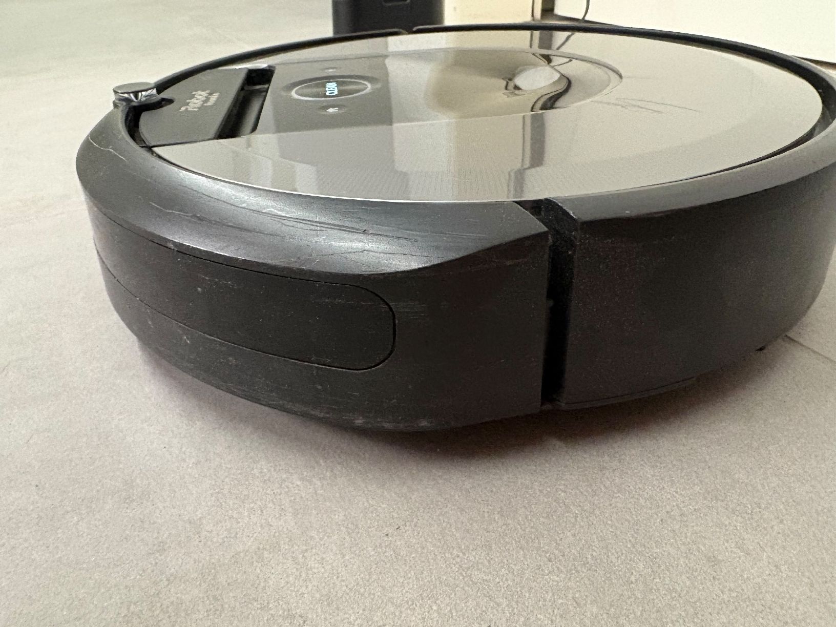 Irobot Staubsauger & Zubehör: Saugroboter iRobot Roomba gebraucht mit Ladestation – Gebraucht aus Braunau von AIB_Albastru 3