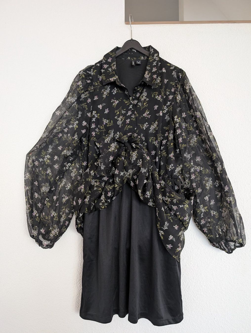 Vero Moda Kleider: Sommerliches Vero Moda Kleid mit Blumenmuster, Gr. M – Gebraucht aus Volketswil von Thopas6871 2