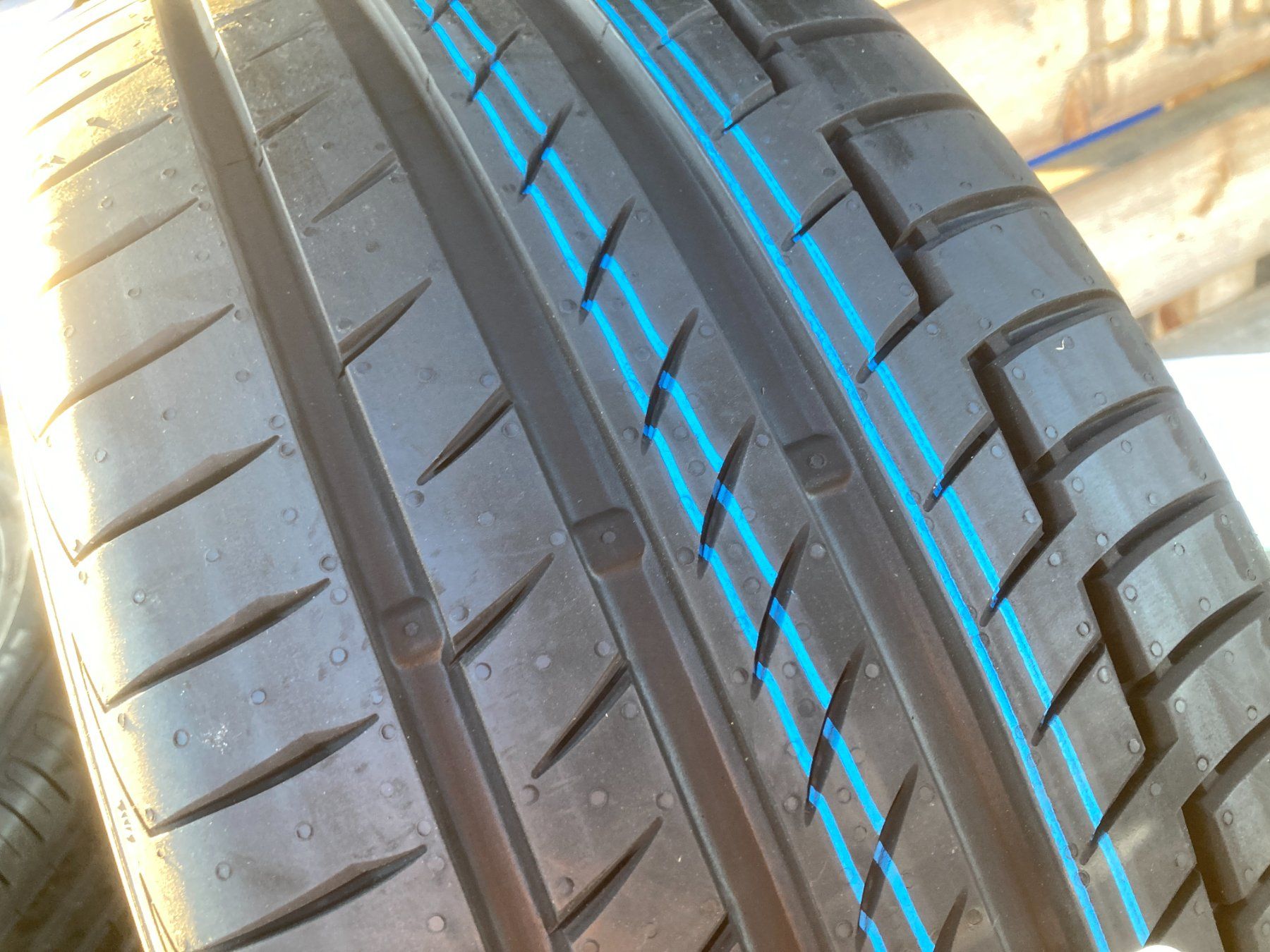 Continental Pneumatici & Ruote complete: 235/50R19 Sommerpneu Continental – Nuovo e nell'imballaggio originale da Cham venduto da WB2223 5