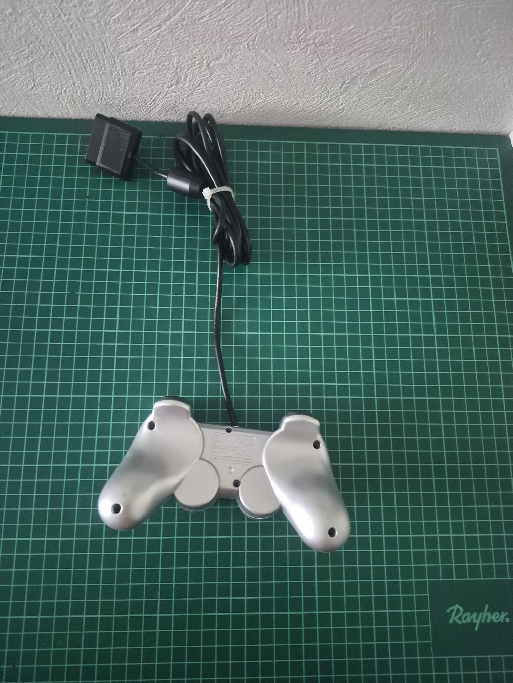 Sony Controller: PlayStation 2 Controller Silver - Used - Tested - Works- PS2 – Usato da Meyrin venduto da Retro-GZ 1