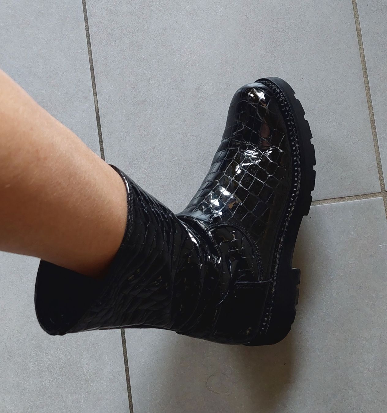 Chaussures femmes: Bottines noires vernies hiver – D'occasion à Plan-Les-Ouates par Lolothebest 1