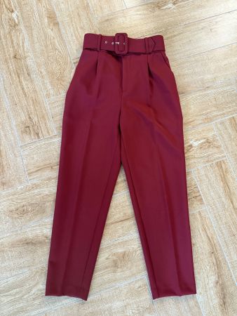 *NEU* ZARA Bordeaux-rote Stoffhose mit Gürtel, XS
