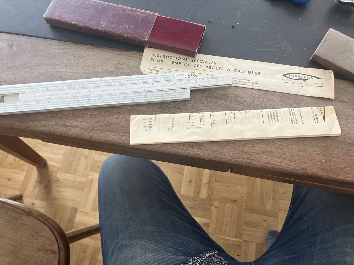 Altro in Scrittura & Disegno: Instructions spéciales emploi des règles à calculer – Usato da Fribourg venduto da Birchler.christian