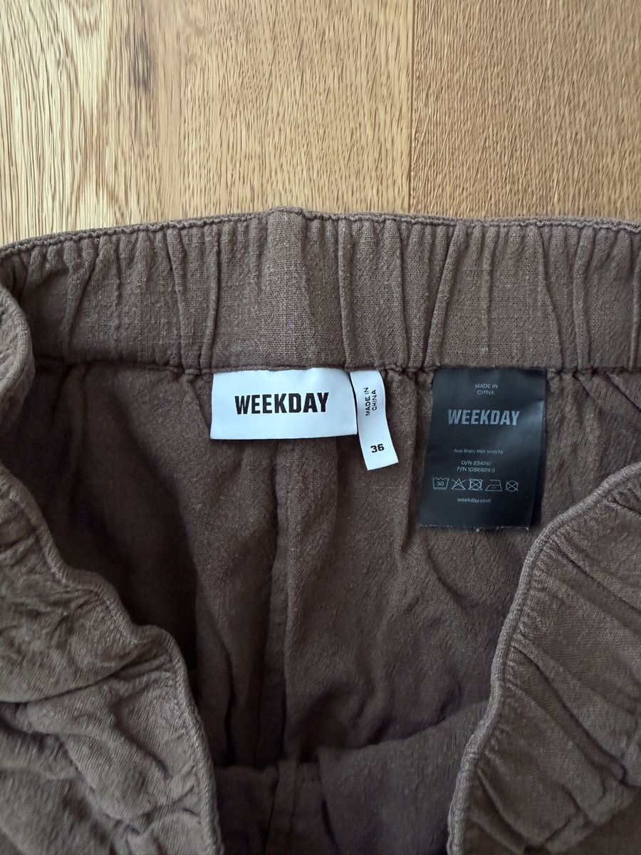 Weekday Hosen: Weekday - Shorts, Gr. 36 – Gebraucht aus Interlaken von fbnscl 1