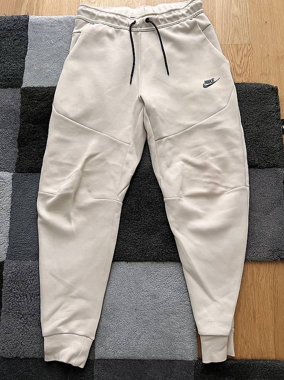 Pantaloni: Nike tech (bas) – Usato da Bussigny venduto da all_7l88