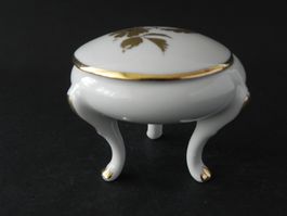 Schöne kleine Dose auf Füssen mit Golddekor