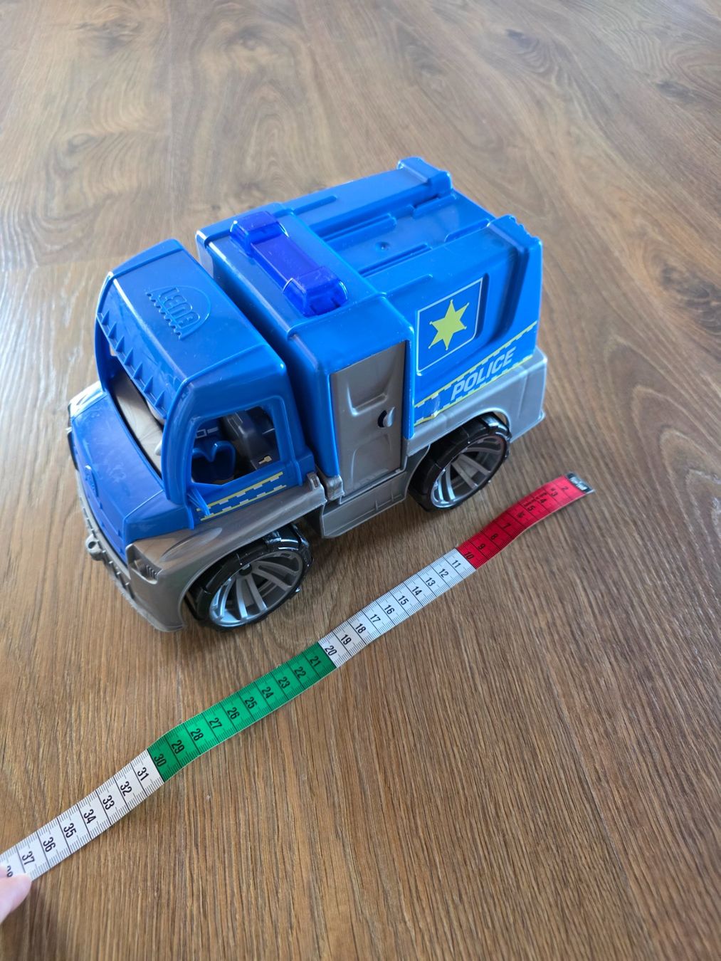 Jouets: Spielzeug Polizeiauto blau – D'occasion à Nebikon par Japostyle