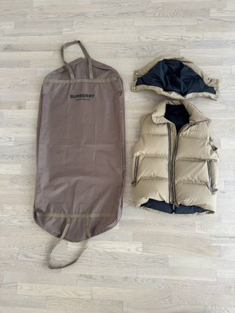 (Original) Burberry Sleeveless Puffer Vest - Minimal Logo