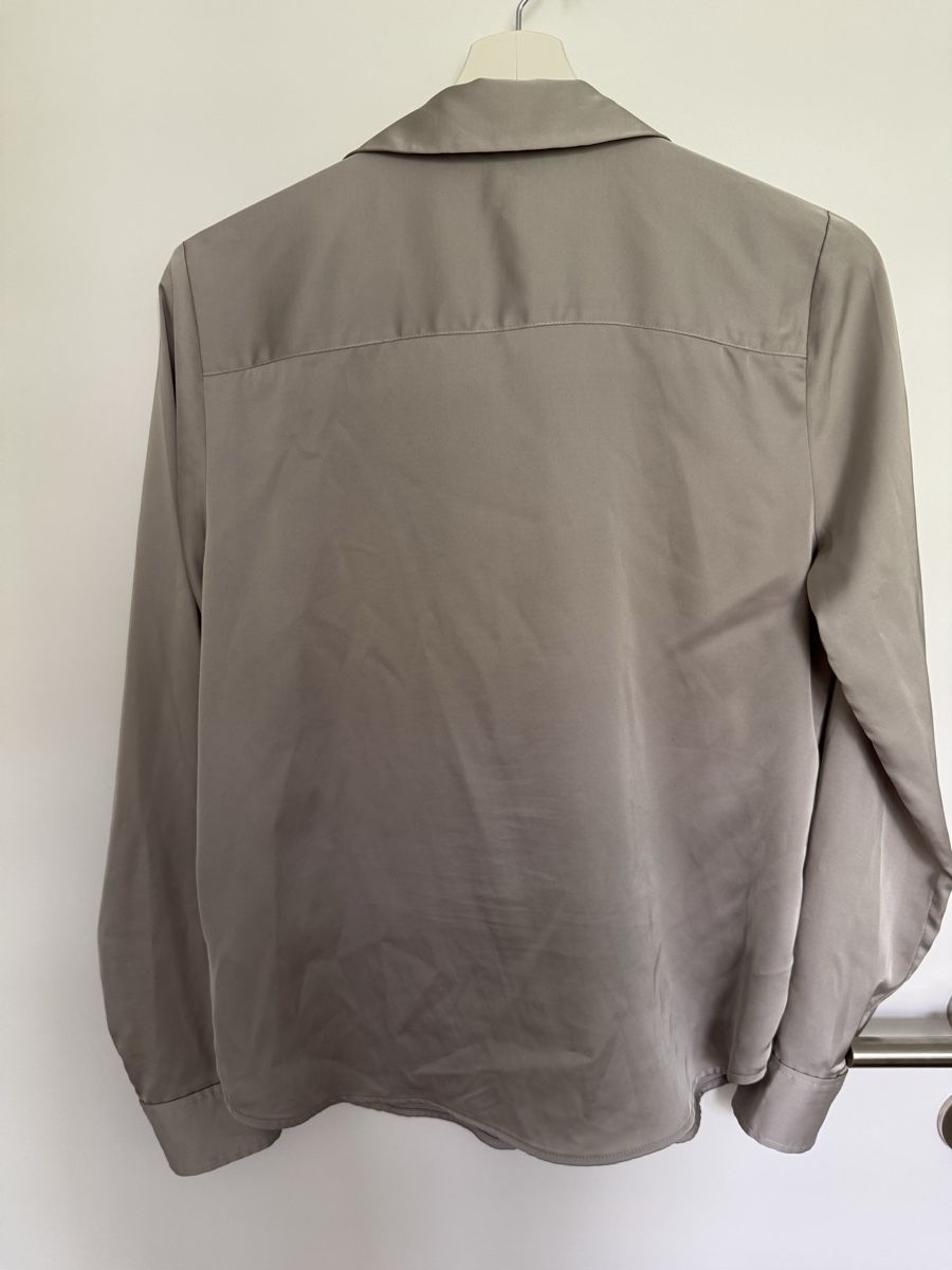 H&M Camicette: H&M Bluse Taupe/Grau (S) – Usato da Triesen venduto da antonellaaa_ 2