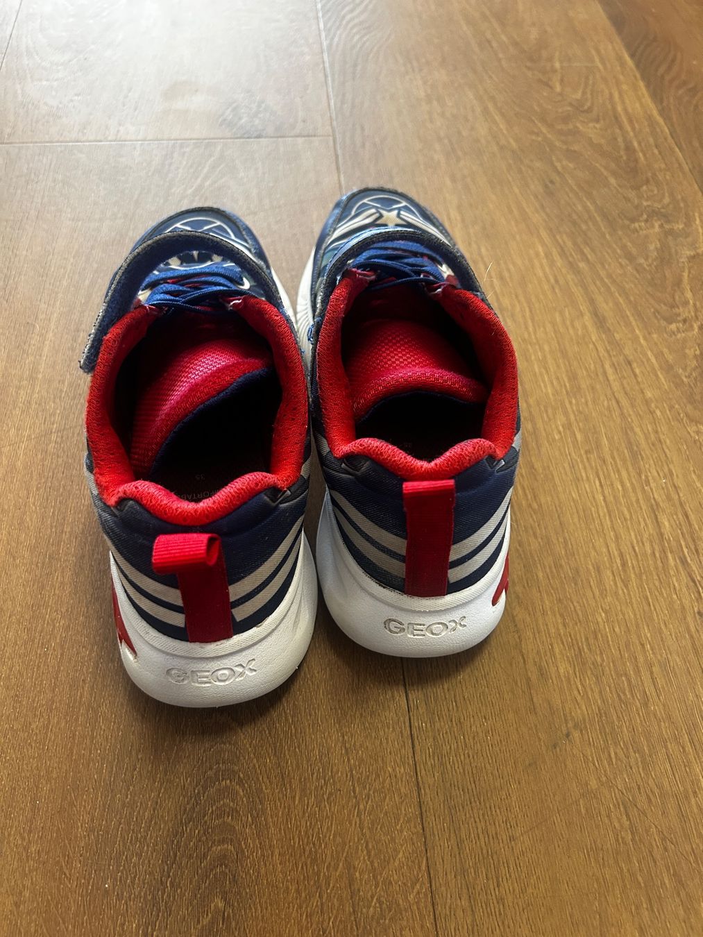 Geox Scarpe per ragazzi: Coole Geox Marvel Kinderschuhe mit LED  Grösse 35 – Usato da Regensdorf venduto da Spyke55 2