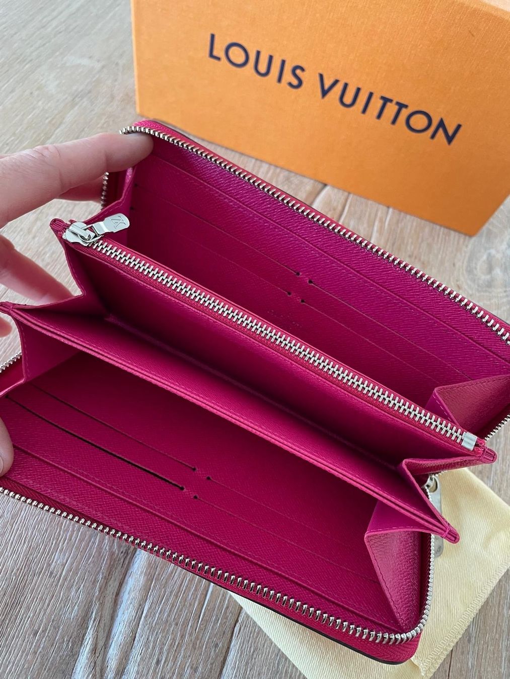 Louis Vuitton Portamonete: LOUIS VUITTON Zippy Geldbörse – Usato da Oberrieden venduto da sardi03 3