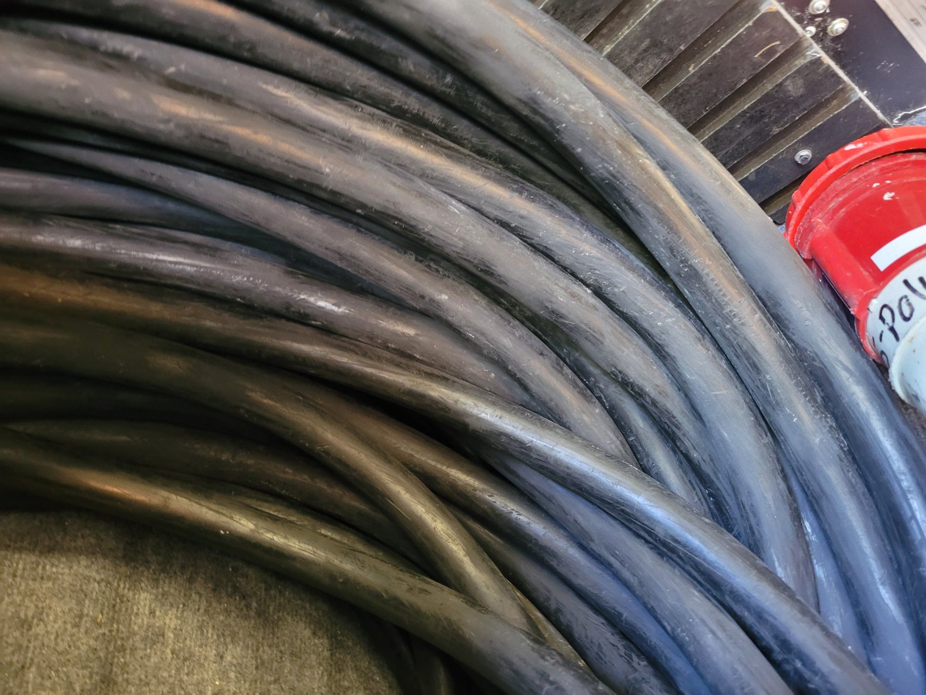 Cavi: CEE 63 Kabel ca.50 Meter - Schwarz – Usato da Vitznau venduto da Night-Fire 8