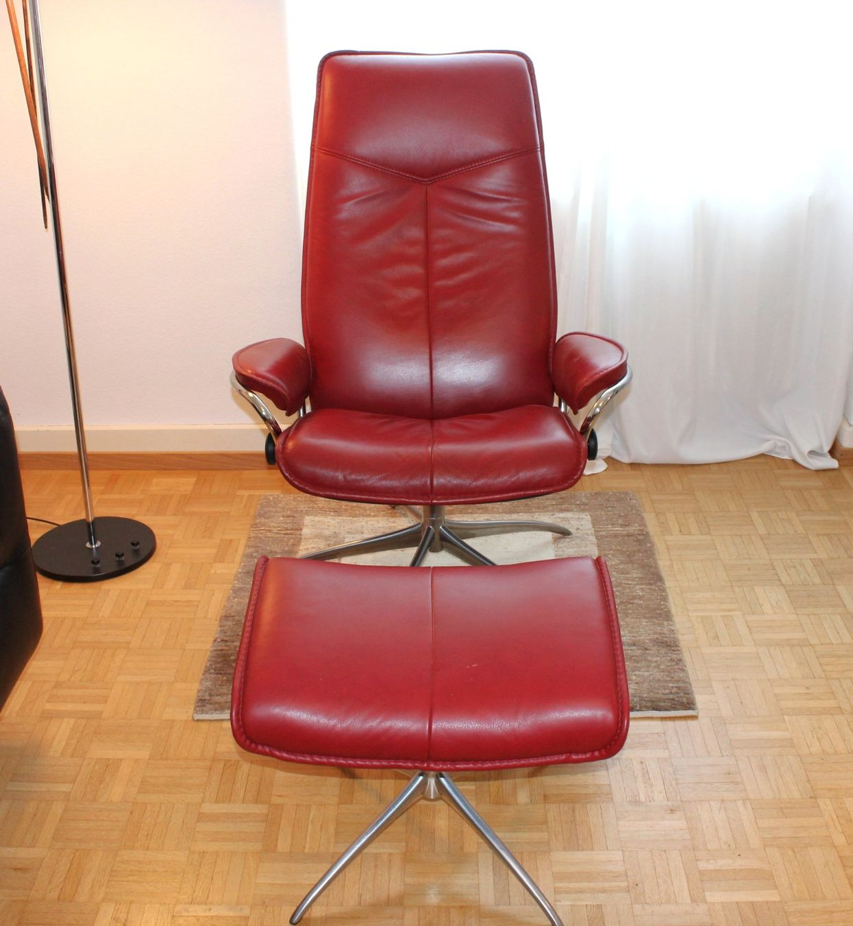 Stressless Poltrone: TOP STRESSLESS Relax Sessel mit Ottoman aus Leder – Usato da Zürich venduto da Djluda 9