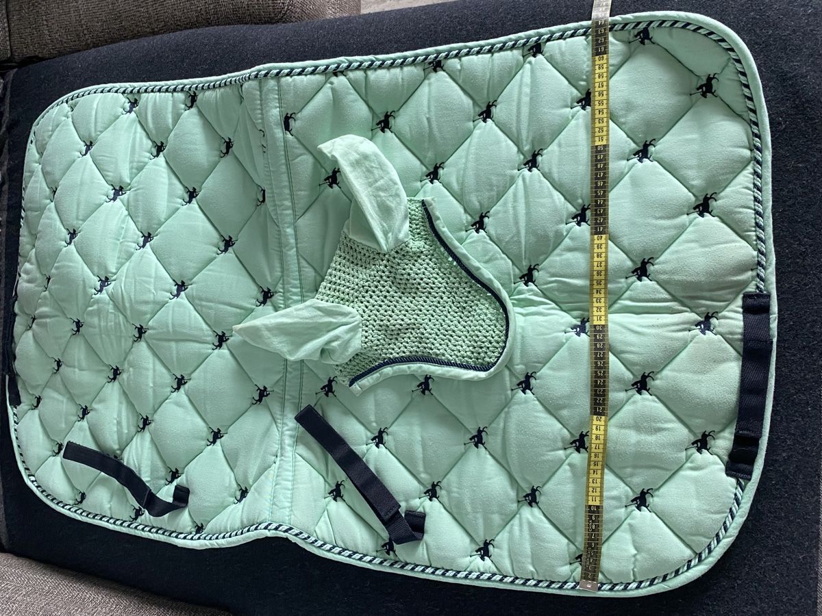 Selle & Accessori: Couverture de selle d’équitation + cache oreilles concours – Usato da Crans-Montana venduto da DecoVal555