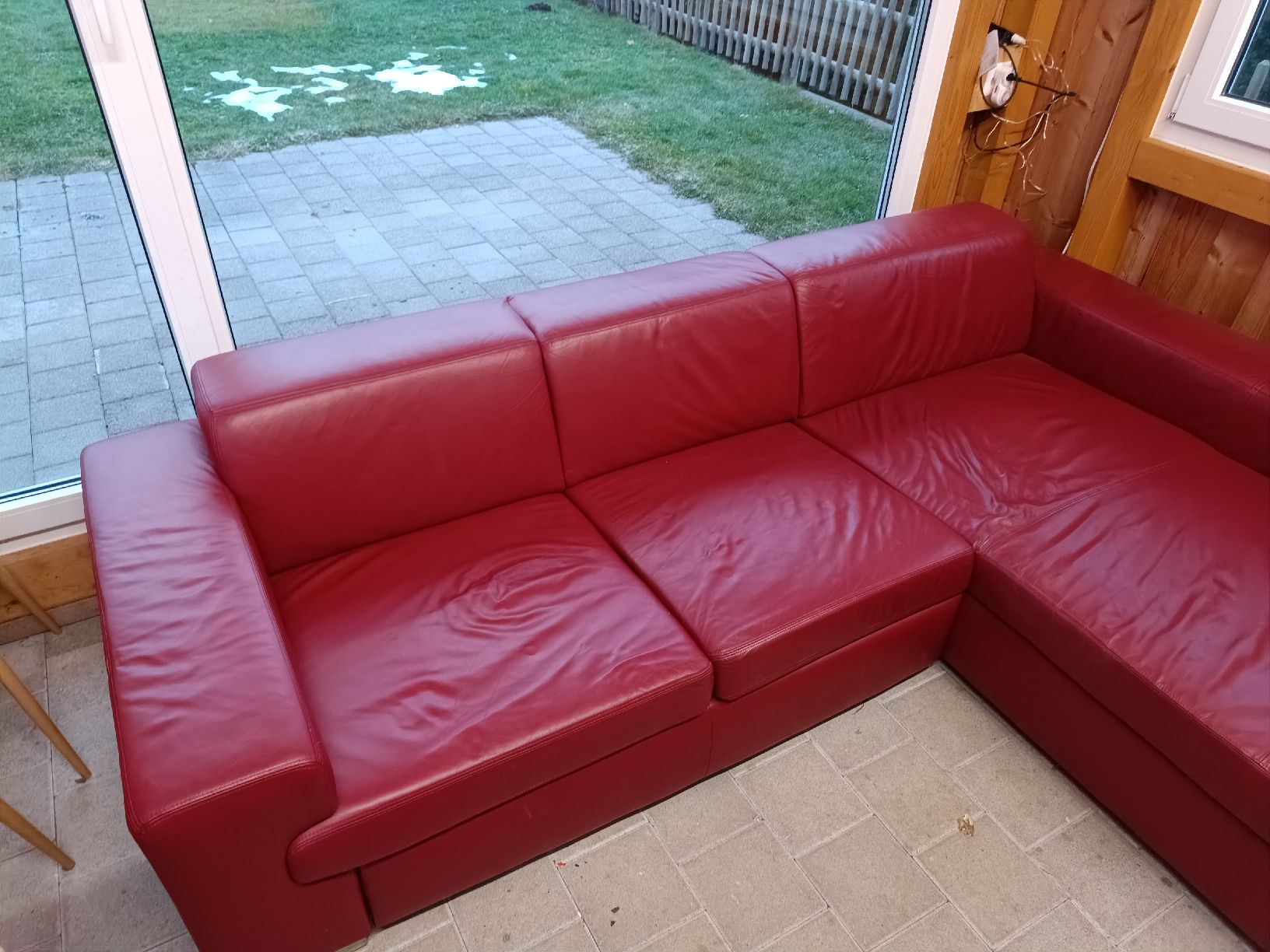 Divani: Rotes Ecksofa aus Kunstleder – Usato da Hasle LU venduto da Schwaendeliflueh1999 1