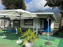 Wohnwagen mit Vorbau im Tessin; Camping Paradiso Melano