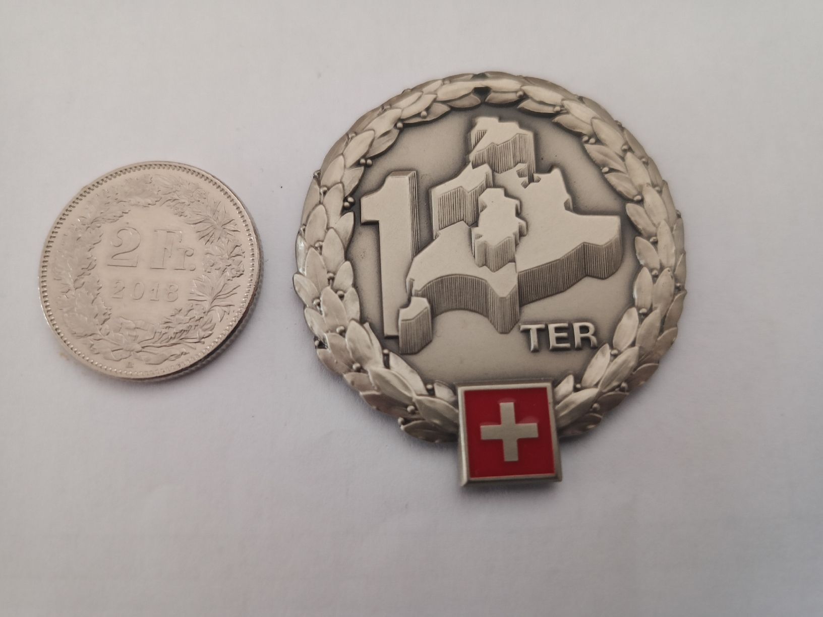 Schweizer Armee Plaketten & Abzeichen: insigne de béret 1 Ter armée suisse – Gebraucht aus Bex von Canouille 1