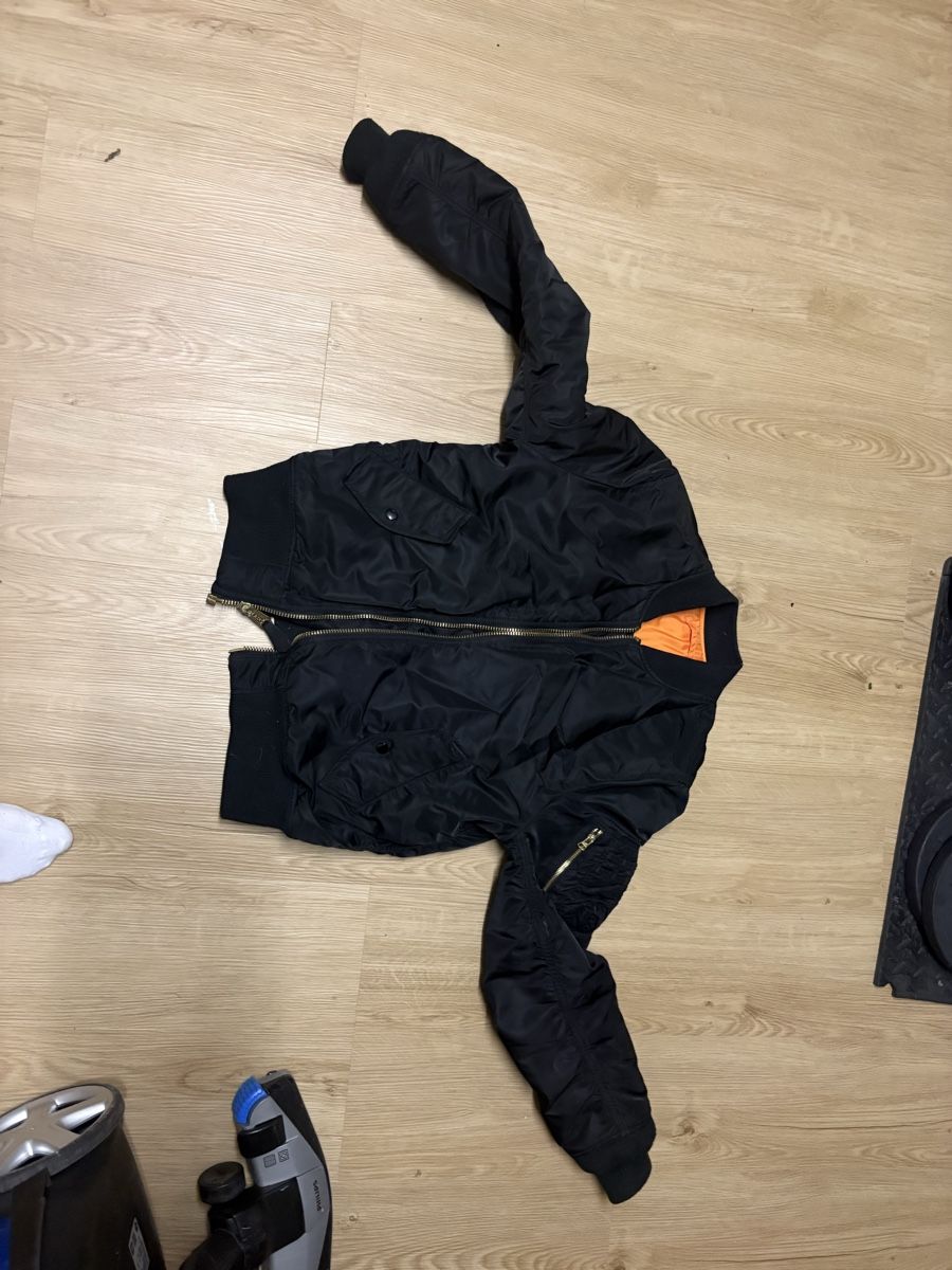 Alpha Industries Giacche: Alpha Industries Bomberjacke – Usato da Steinmaur venduto da marra20