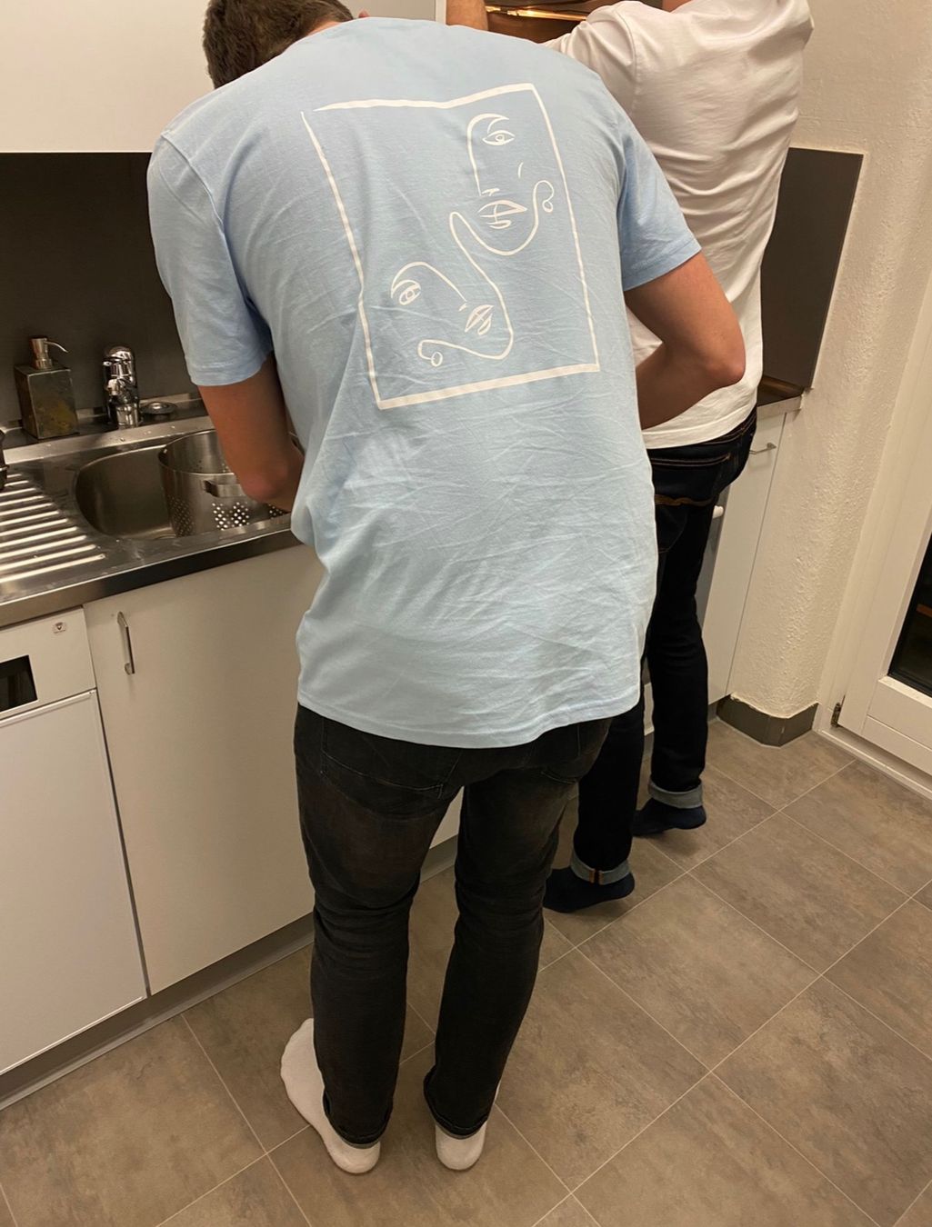 T-shirt: Clavel Studios Grösse XL – Nuovo (secondo la descrizione) da Zürich venduto da SunnySeller 3